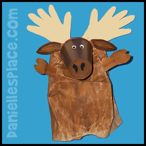 Moose Paper Bag Puppet Craft from www.daniellesplace.com