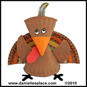 Turkey Craft - Turkey Paper Plate Craft from www.daniellesplace.com