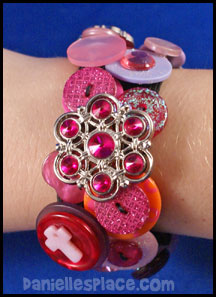 Button Bracelet Craft from www.daniellesplace.com 