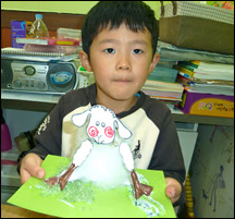 Child making shaking head sheep craft from www.daniellesplace.com  in Iksan, S. Korea